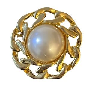 Vintage Y2K Gold Plated Chain Linked Around Glass Pearl Brooch
